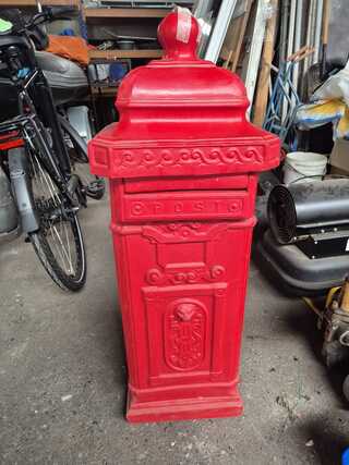 Brievenbus, rood